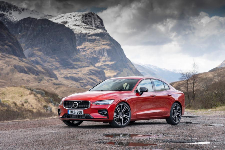  Volvo S60 T5 R-Design 2019 года  (UK) (фото 19 из 40)